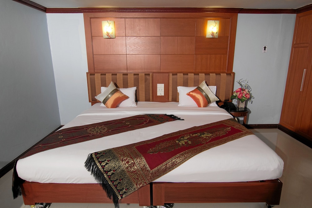 Sky Suites 14/35