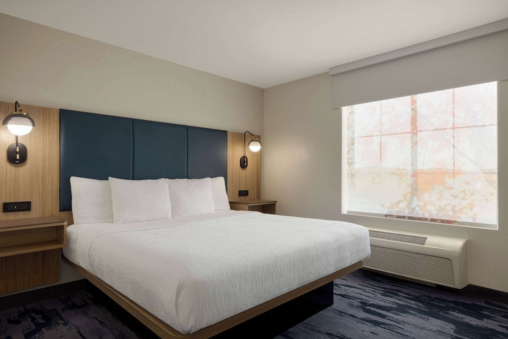 غرفة تنفيذية بسرير كينج، Fairfield by Marriott Inn & Suites Austin West 3/6