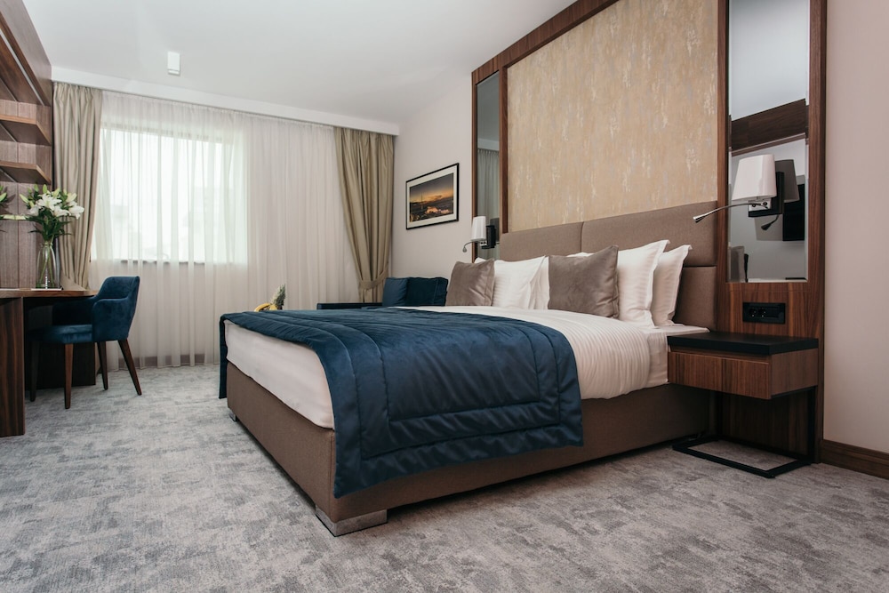 SUPERIOR, KING BED, SOFA