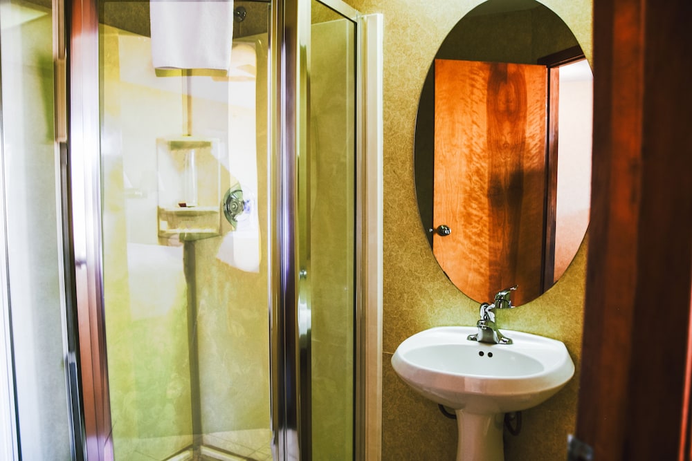 Stony Plain Inn & Suites 16/44