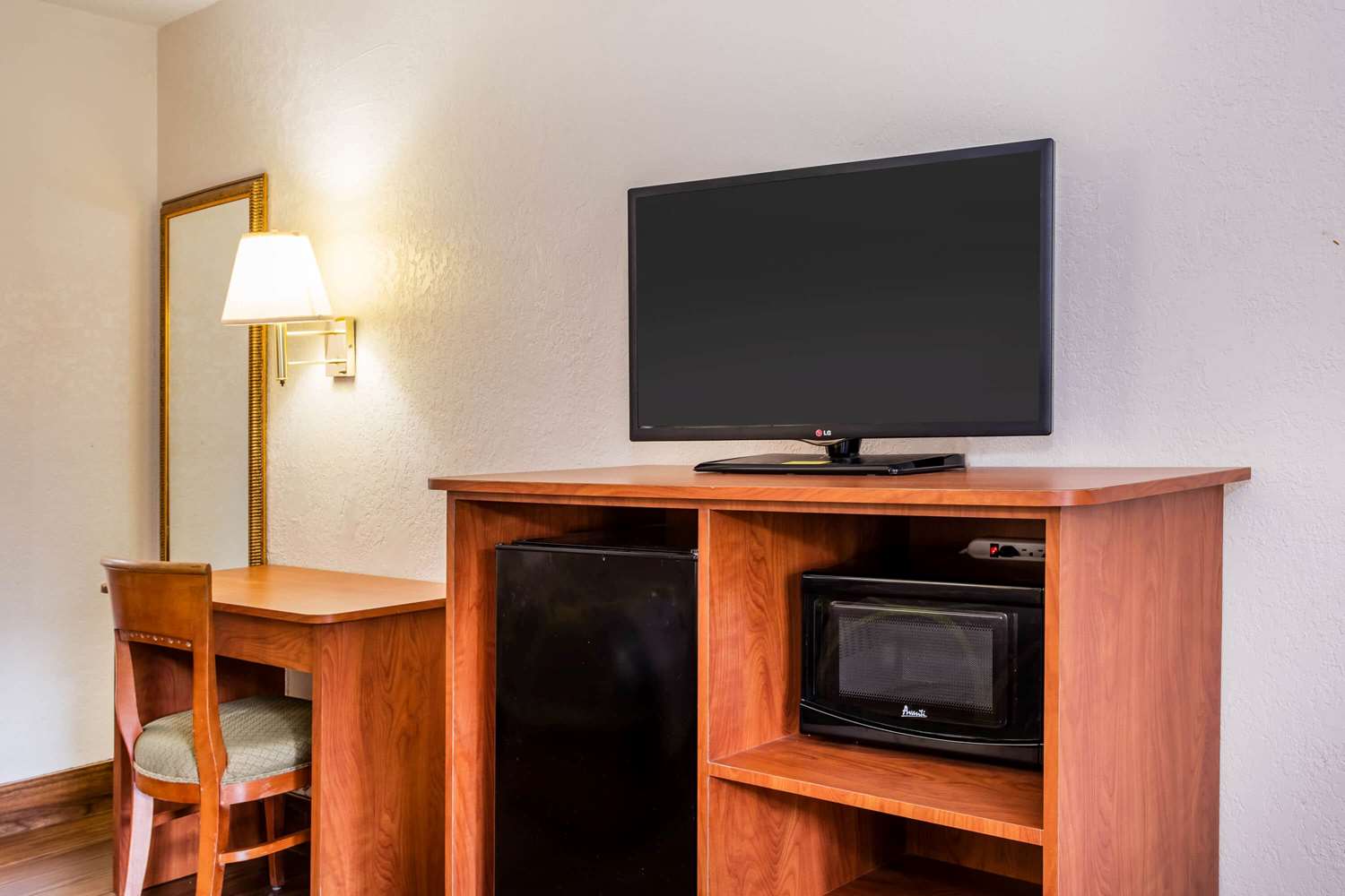 Super 8 By Wyndham North Palm Beach 49/58