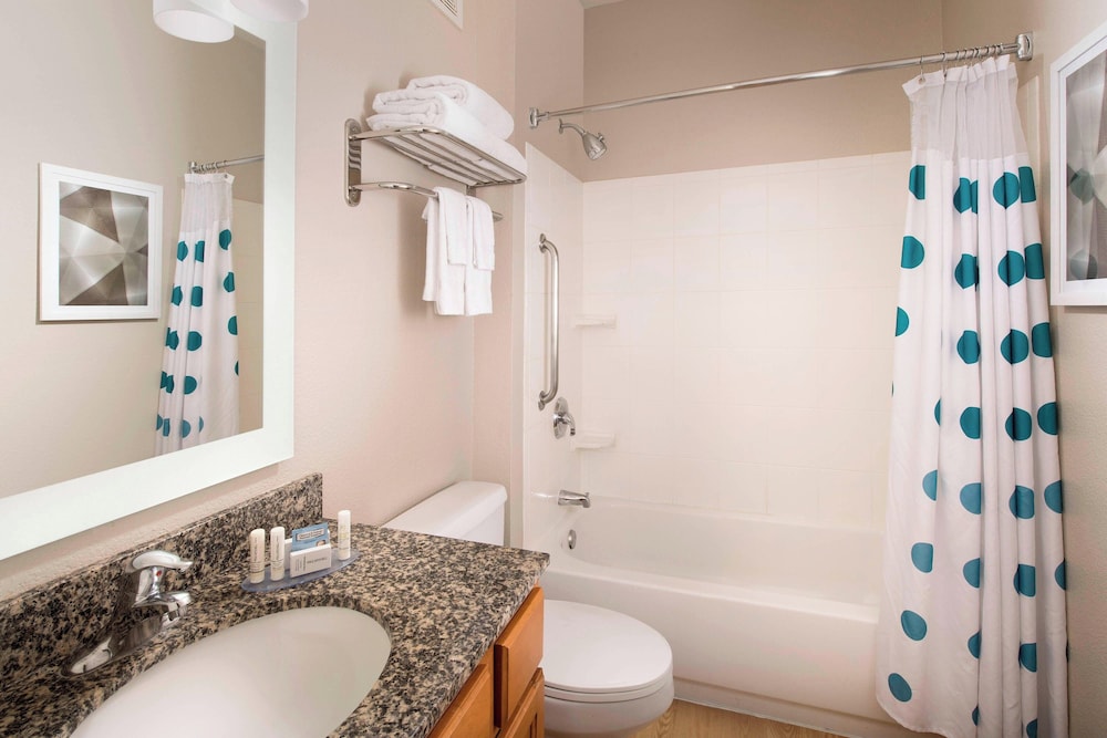 جناح بسرير كوين بغرفة نوم واحدة مع أريكة لذوي الإعاقة، TownePlace Suites by Marriott Albuquerque Airport 6/10