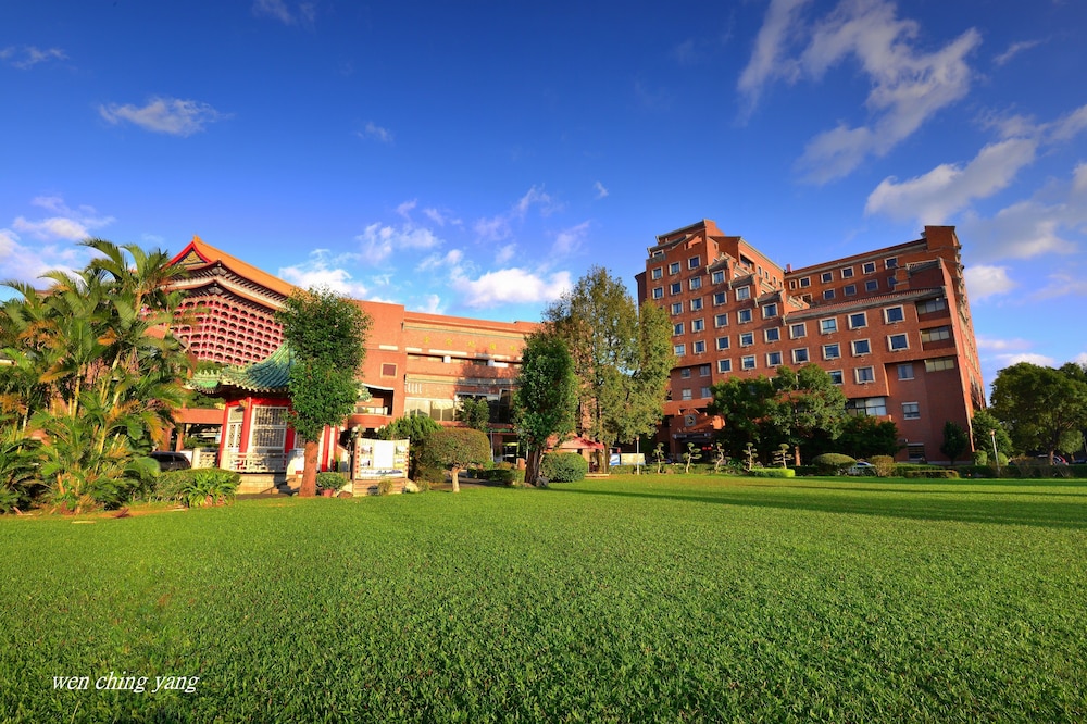 Chientan Youth Hotel 34/42