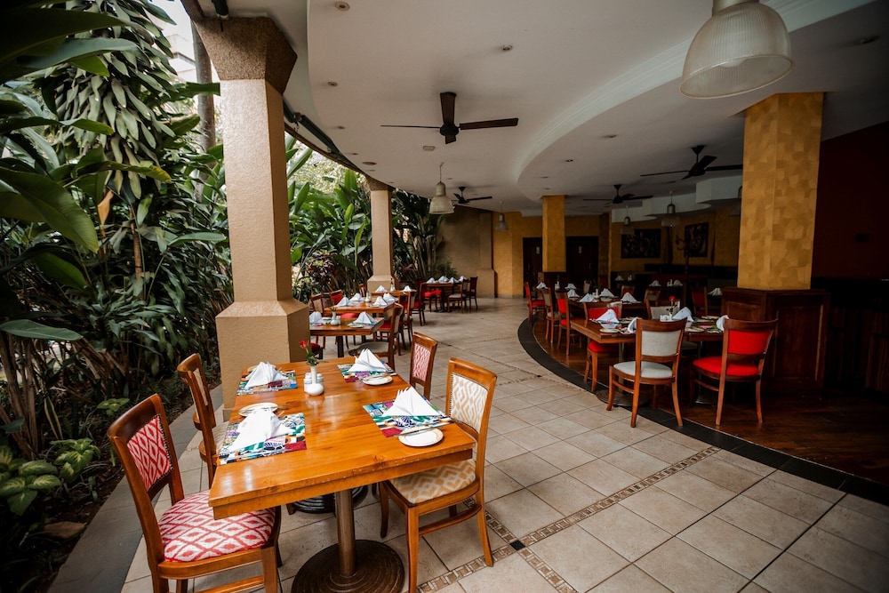Kigali Serena 45/60