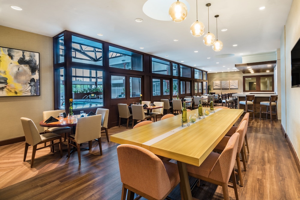 Holiday Inn Suites Pittsfield Berkshires 60/80