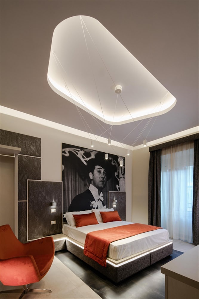 Via Veneto Luxury Suites 25/50