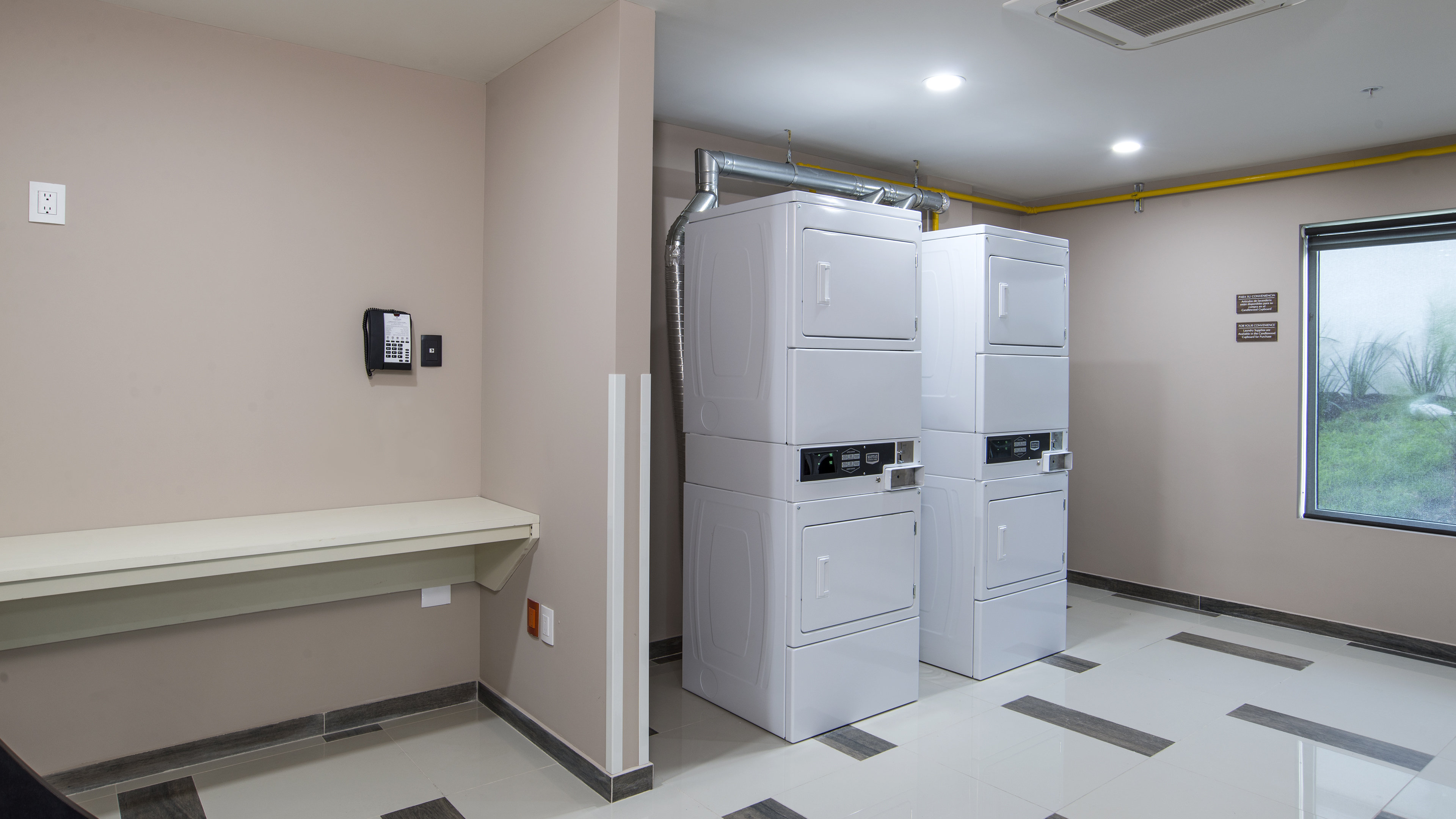 CANDLEWOOD SUITES CELAYA 44/75