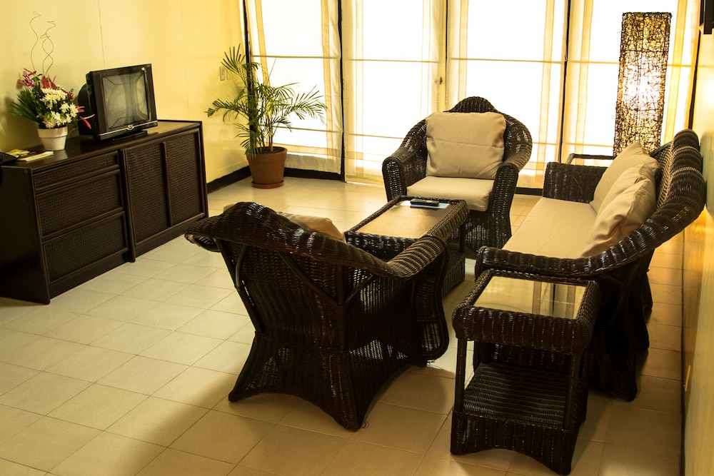 Matabungkay Beach Resort Hotel 48/65