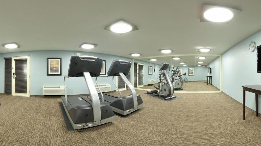 Holiday Inn Express Hotel Suites Ft Lauderdale N Exec Airport 34/76