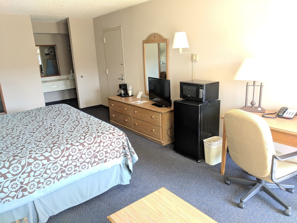 Days Inn by Wyndham Seguin TX 14/27