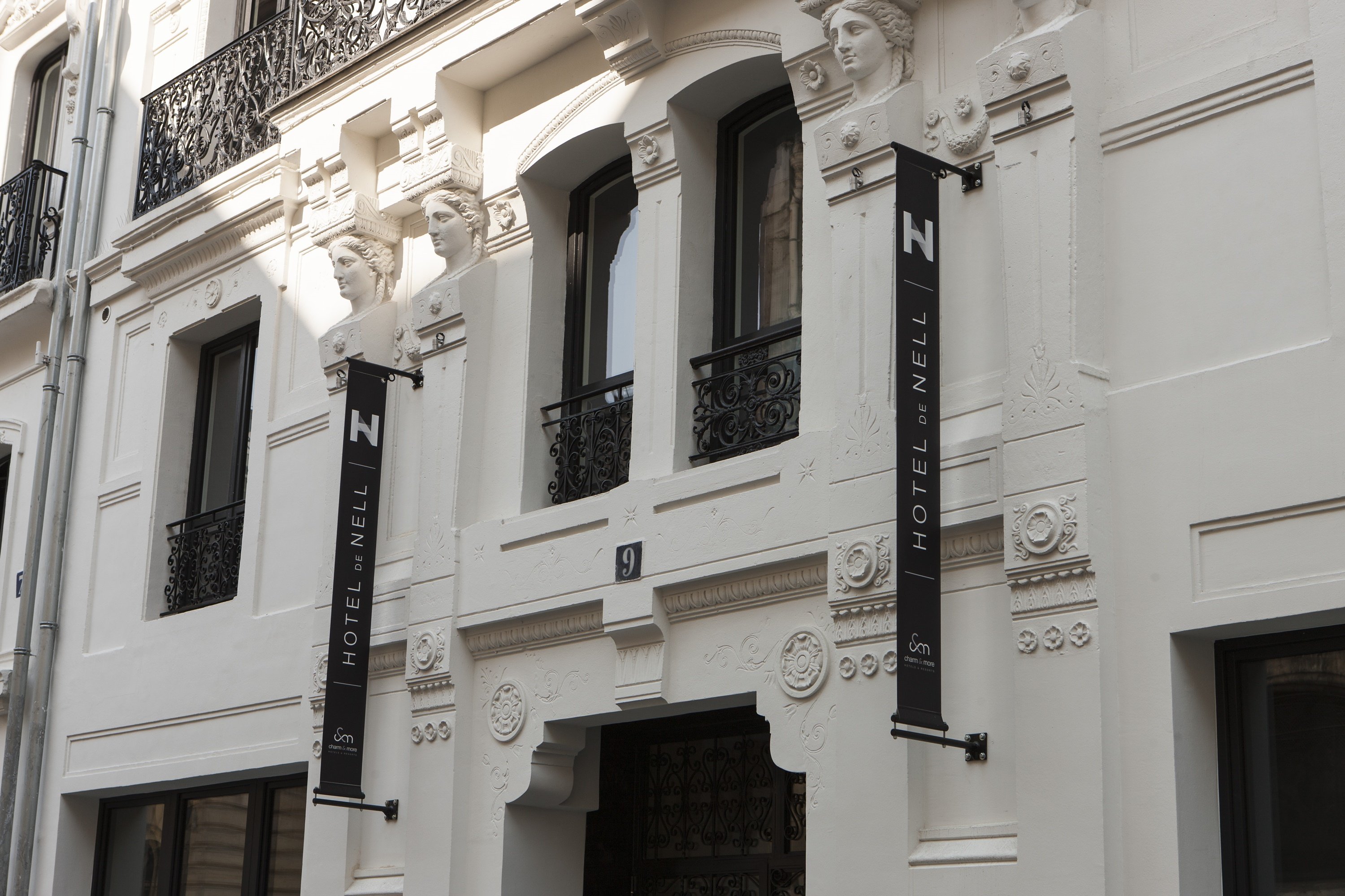 HOTEL DE NELL 4/52