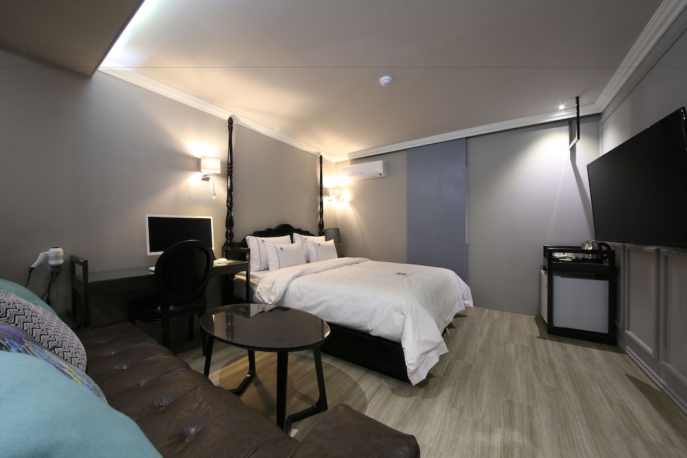 Avenue Hotel 27/41