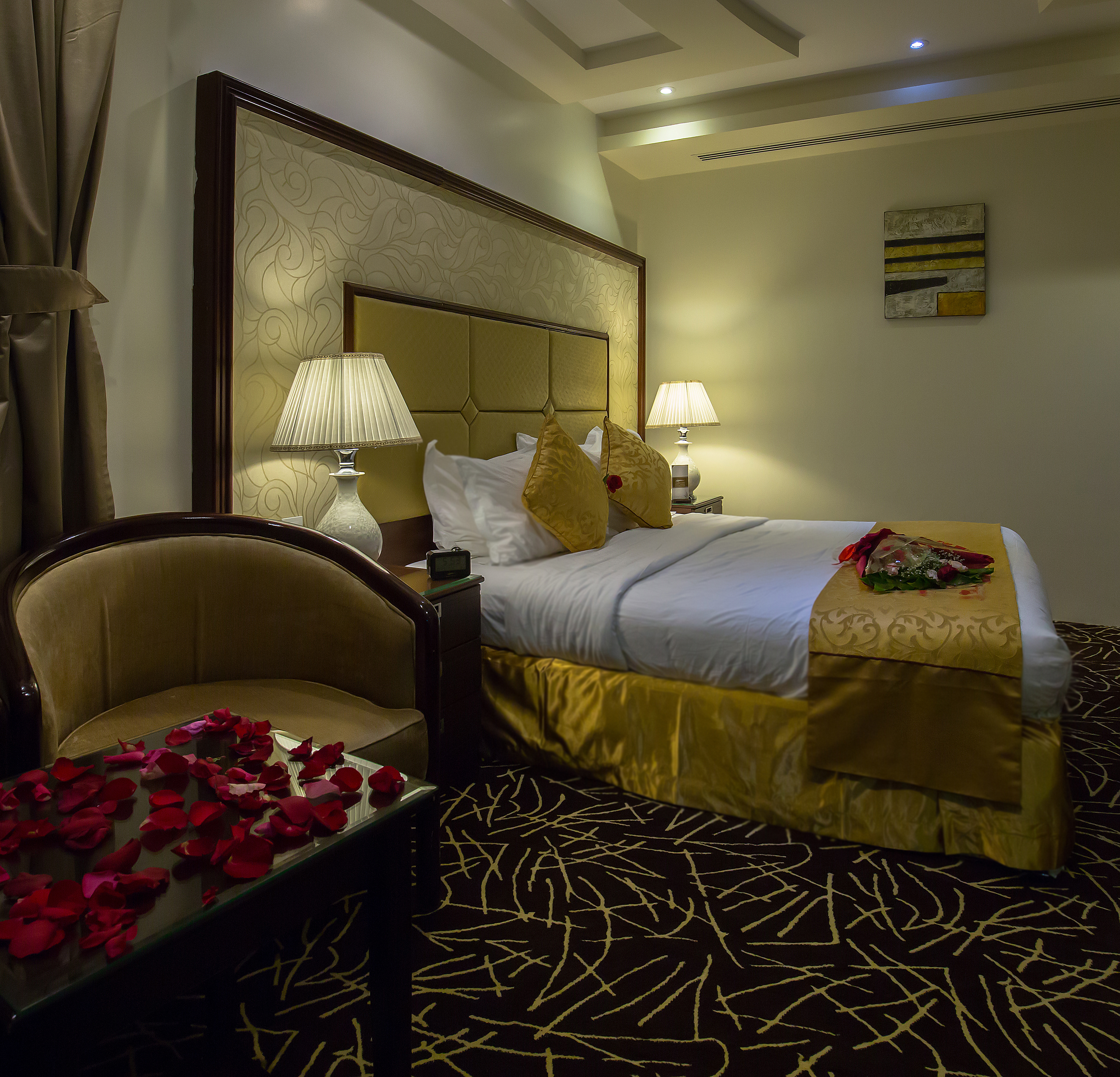 ROOM, SINGLE