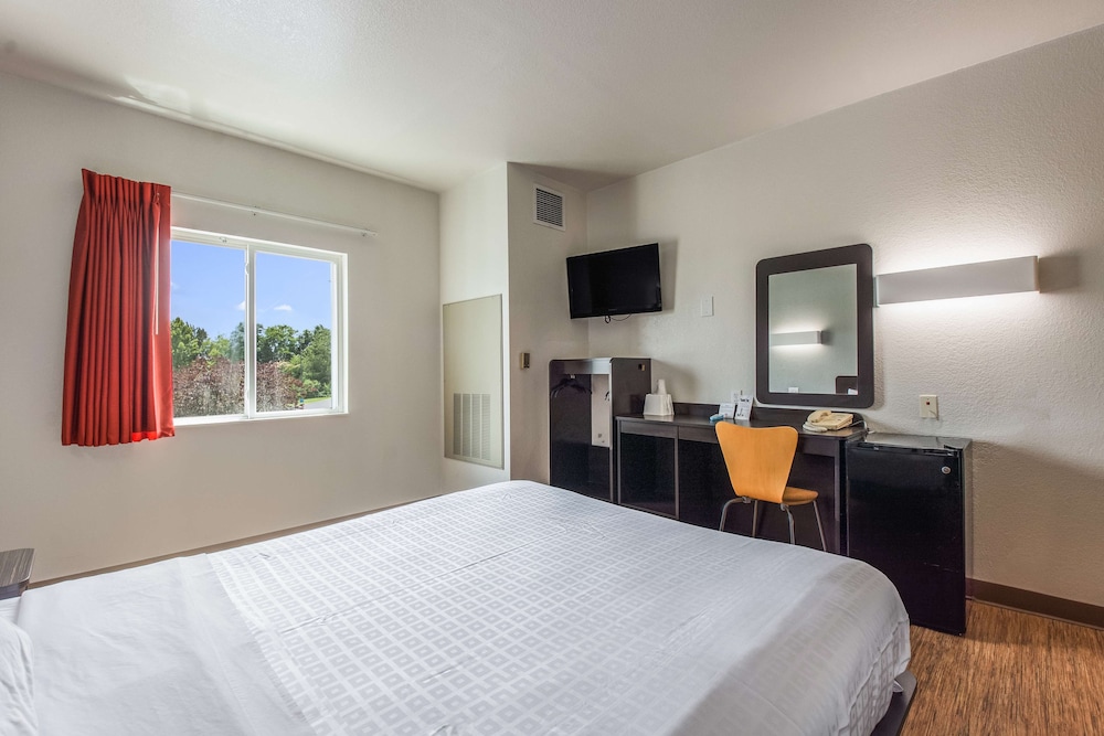 ROOM, KING BED, ACCESSIBLE