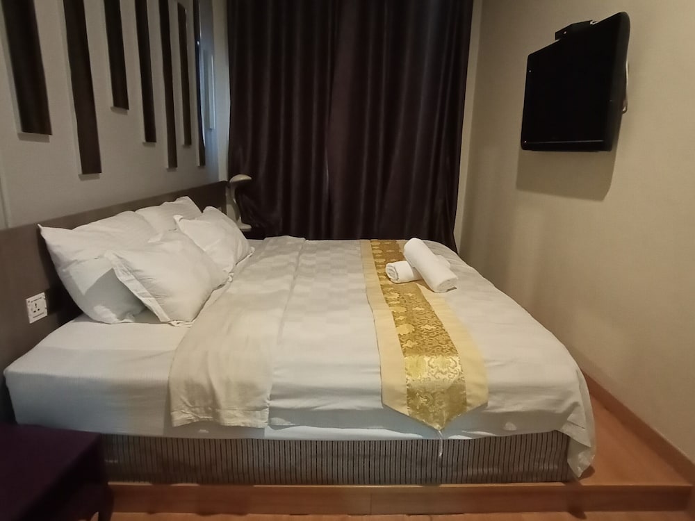 D' Hotel 14/23