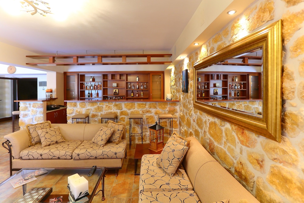 Vathi Hotel 24/50