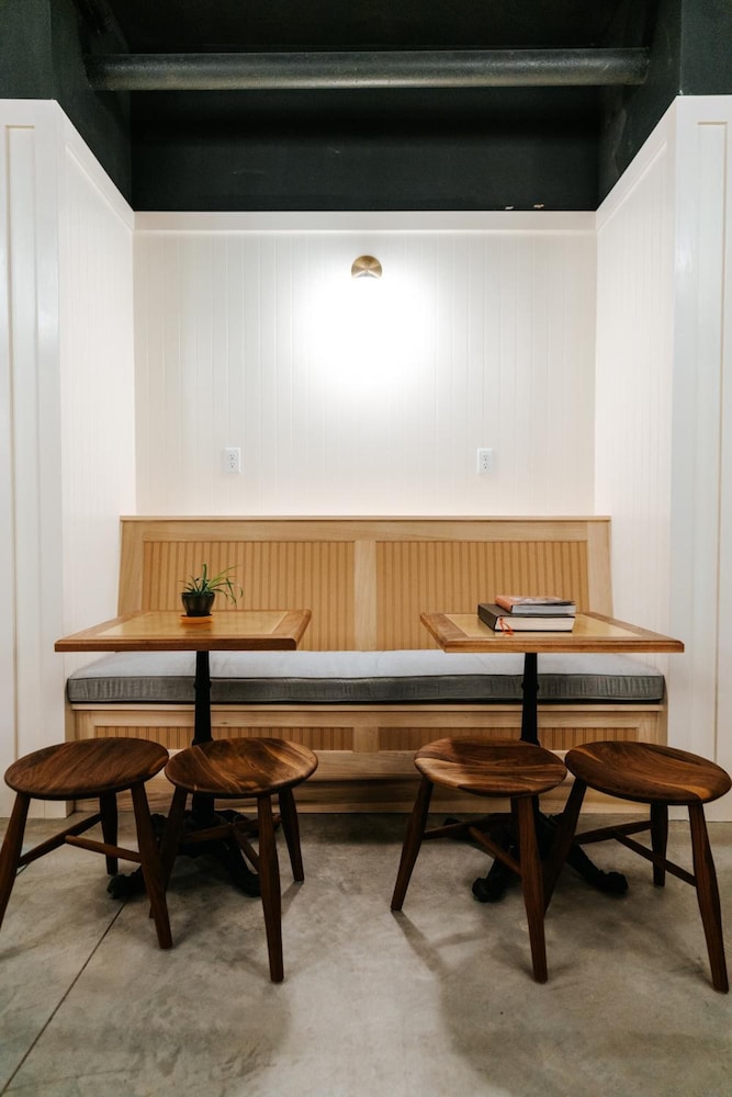 Cache House 22/24