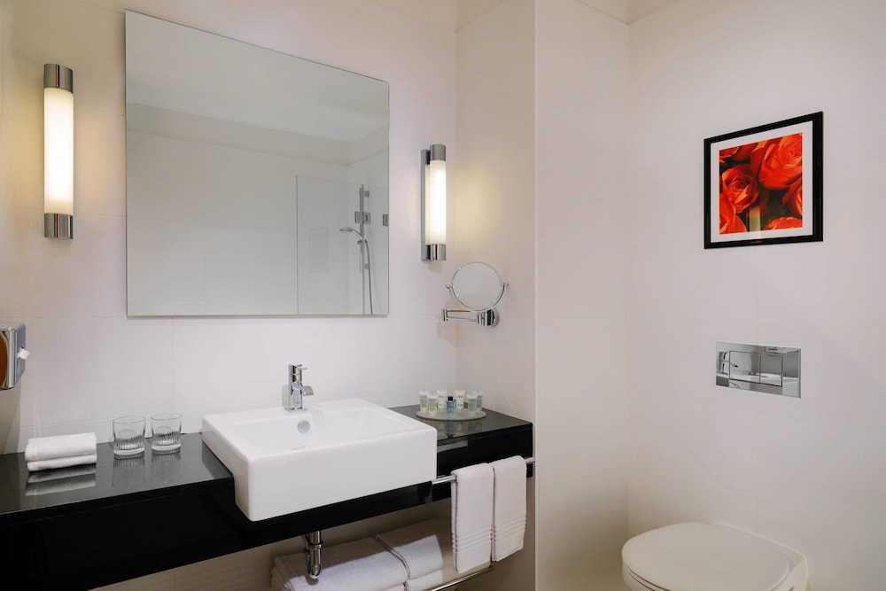 Courtyard By Marriott Budapest City Center Hotel 5/45