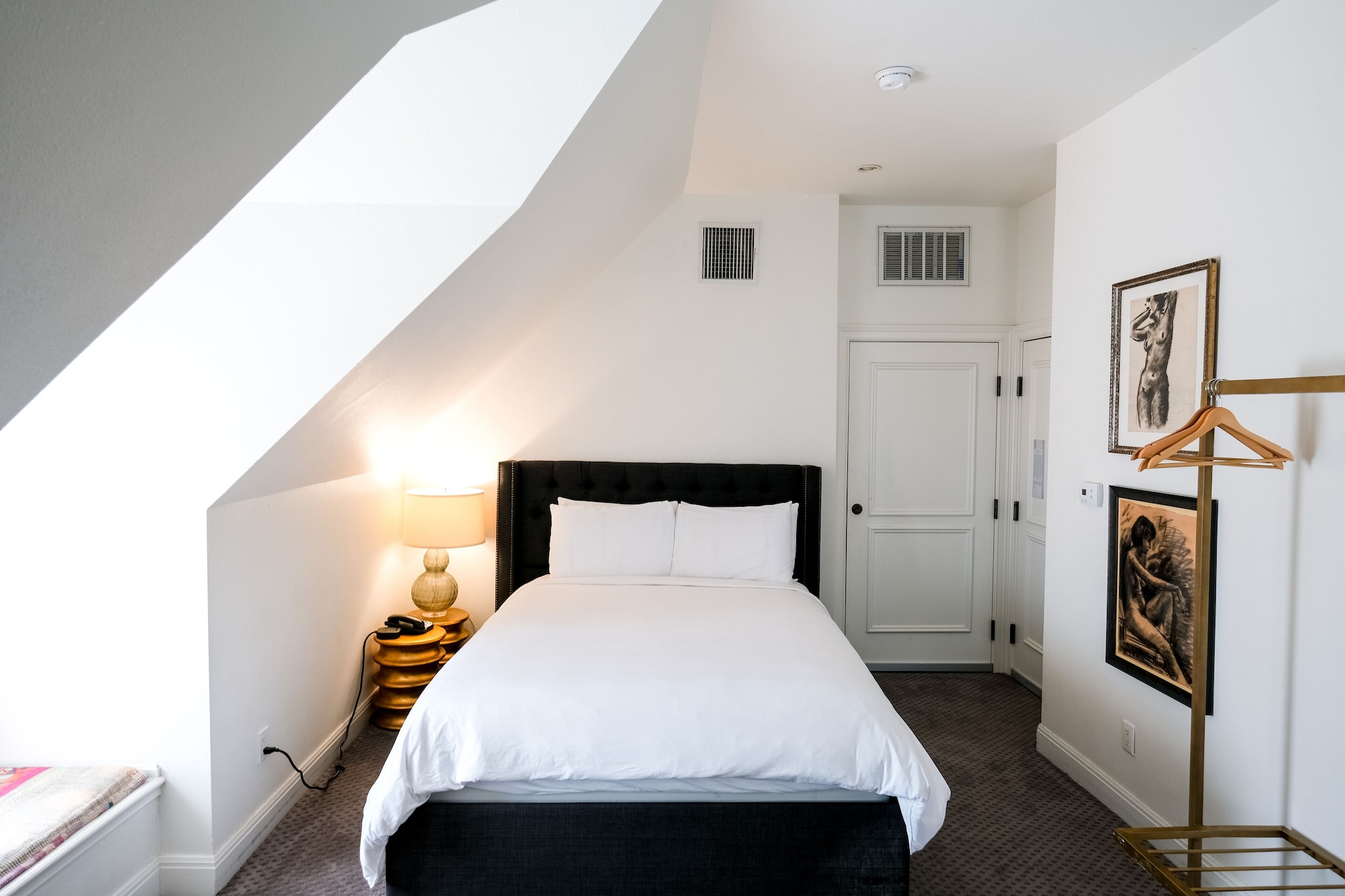 Mansion, Queen Bed