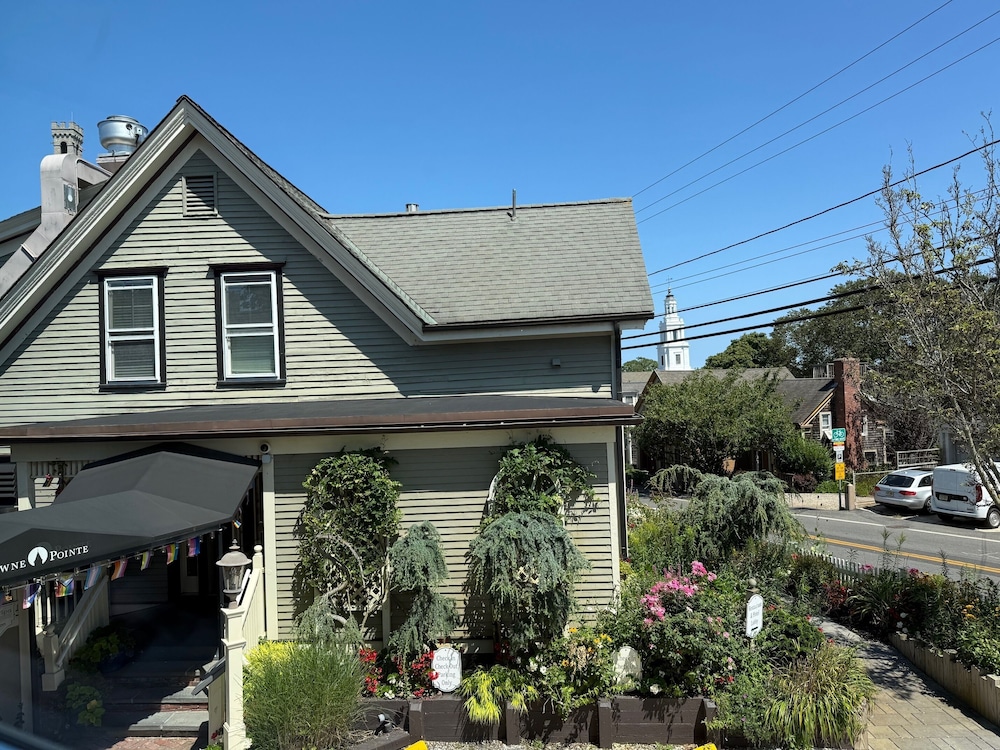Crowne Pointe Historic Inn Spa 5/75