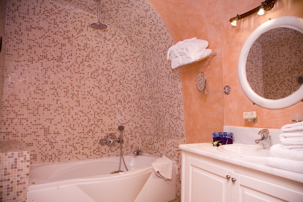 Asha Luxury Suites - Adults Only 59/67