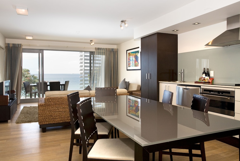 Sea Spray Suites 28/61