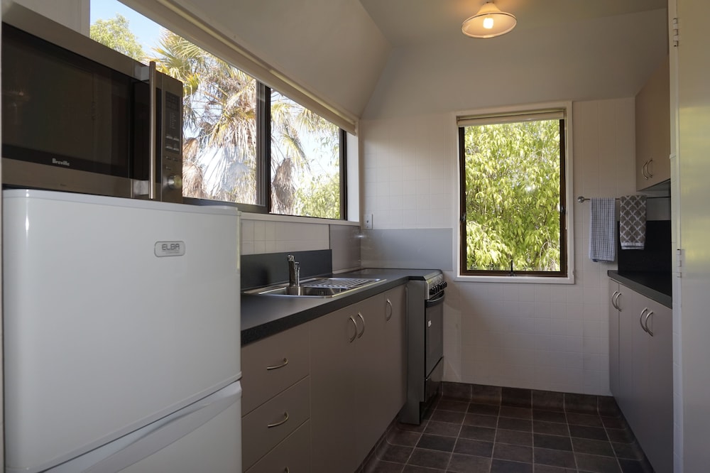 Ashleigh Court Motel 7/50