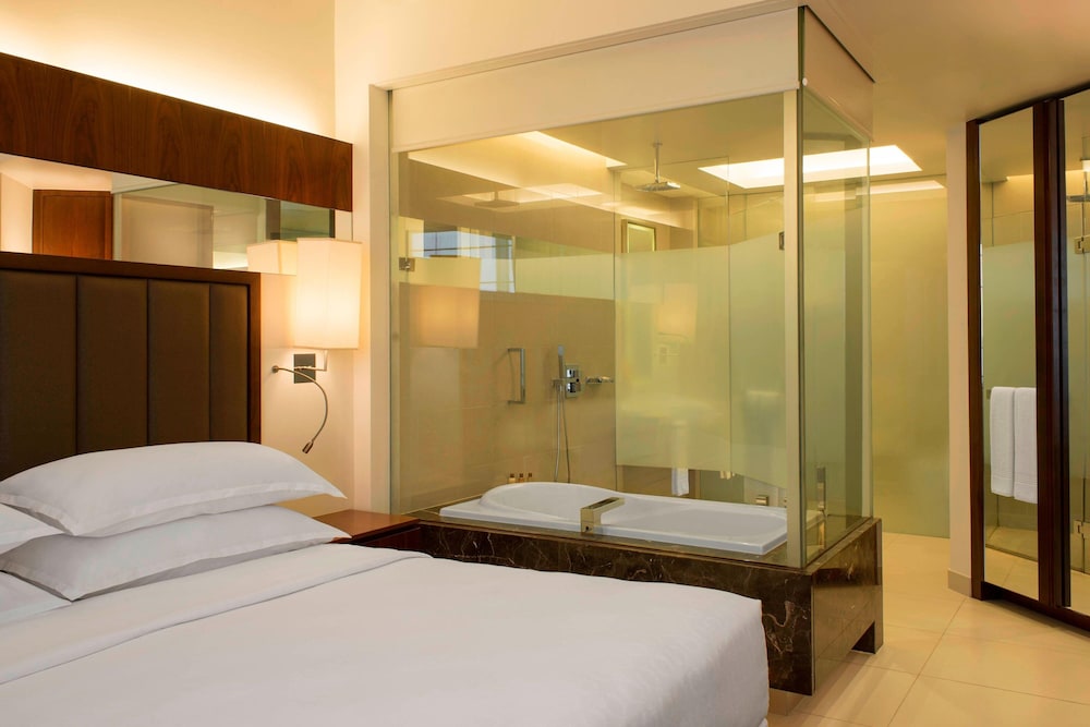 Sheraton Mall of the Emirates Hotel, Dubai 7/46
