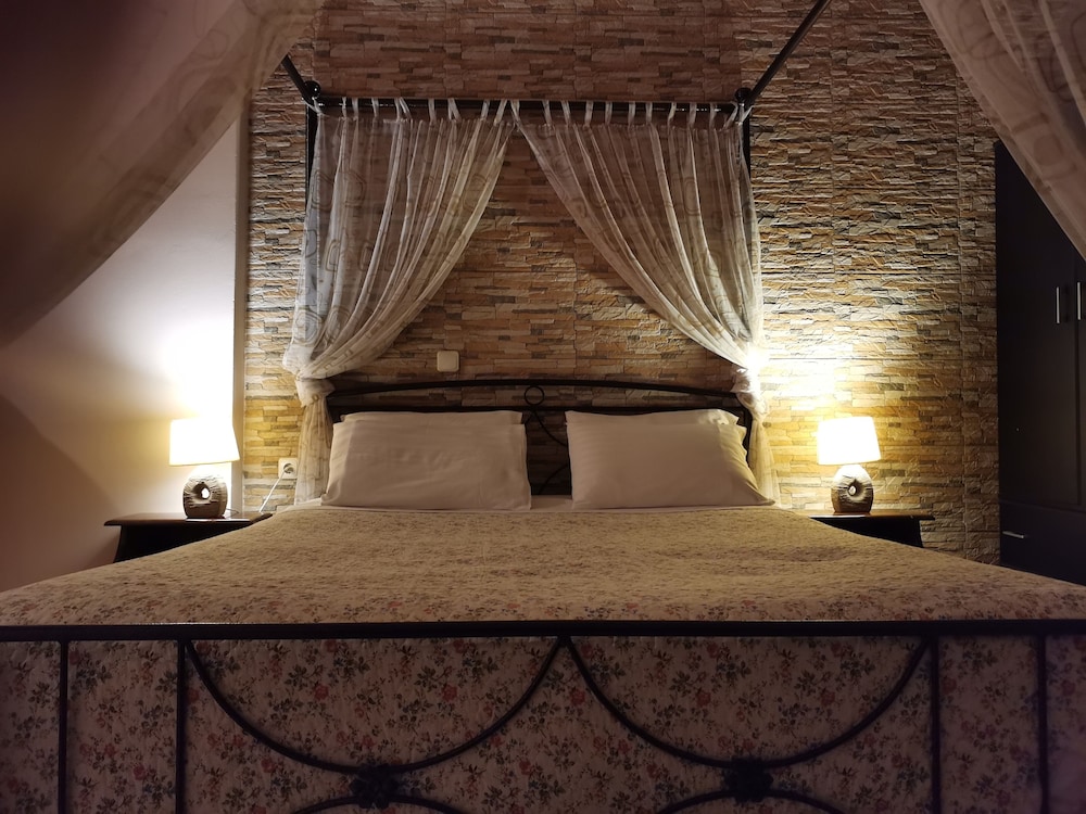 Hotel Ataviros 12/30