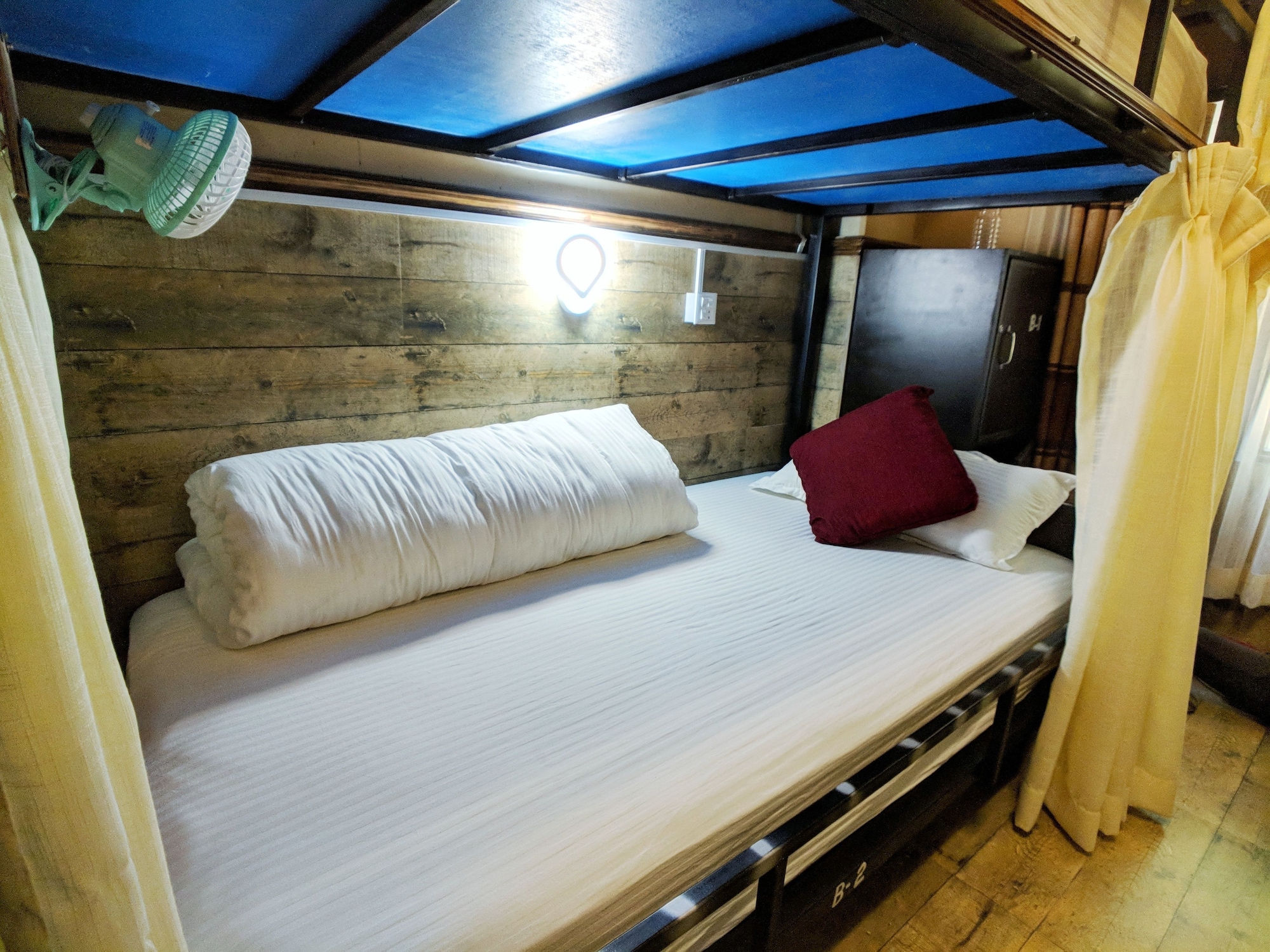 BASIC, 2 DOUBLE BEDS