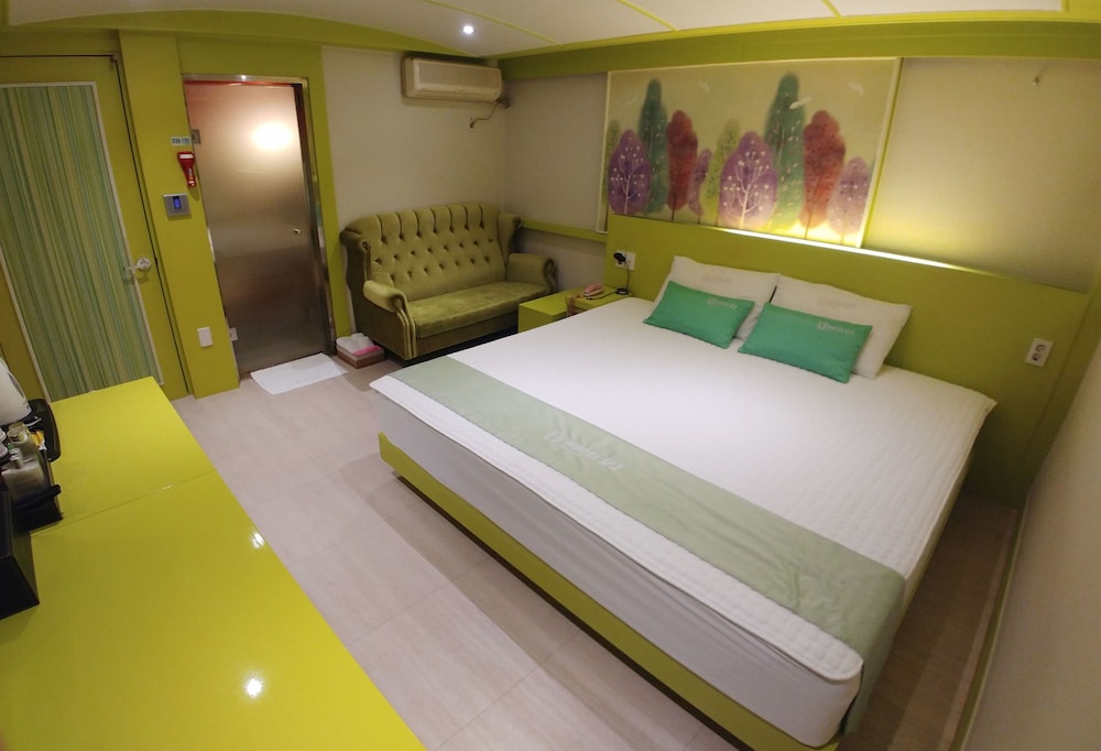 V1 Motel 19/79