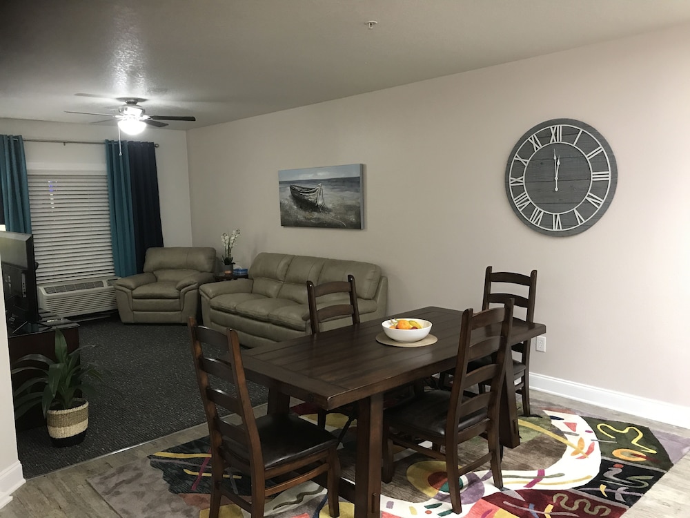 Hotel Pensacola 43/65