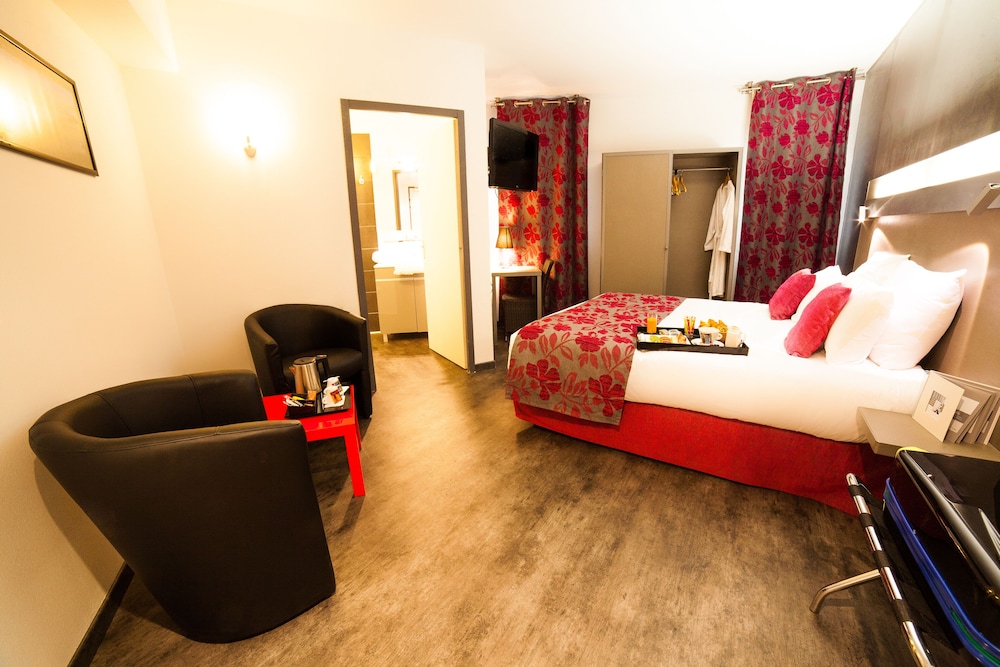 Hotel Les Domes - Perpignan Sud by Hosteletour 32/65