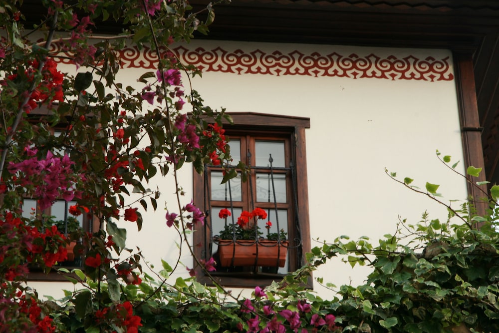 Dogan Hotel 9/72