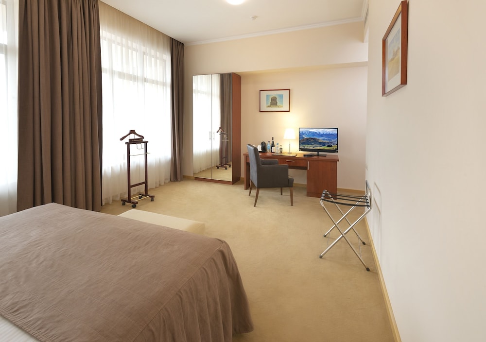 ANI PLAZA HOTEL 10/56
