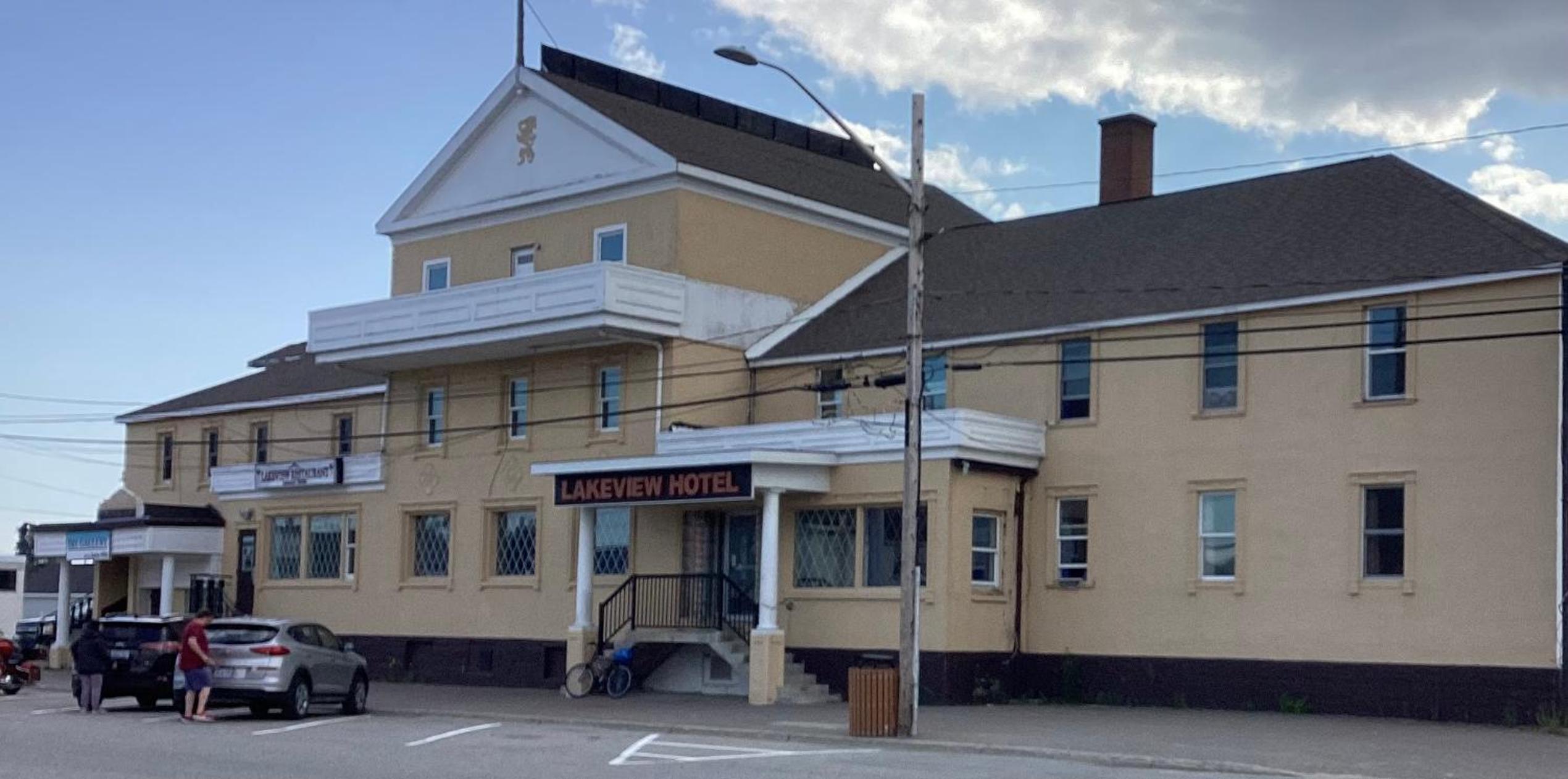 Lakeview Hotel 27/33