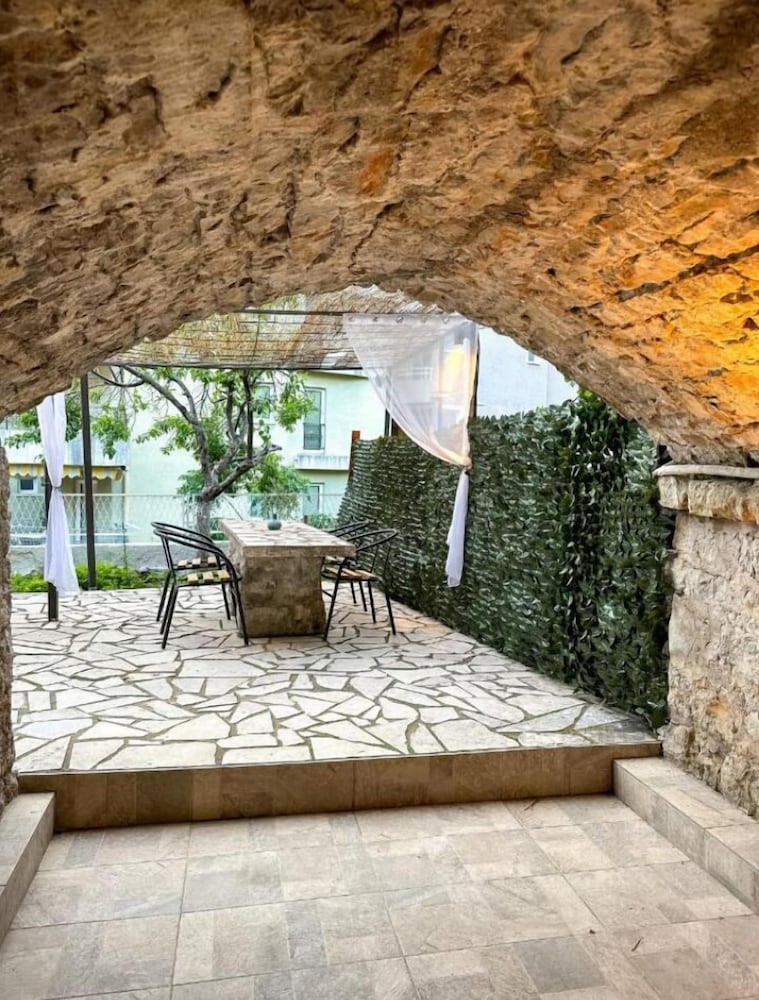 Serenita Stone House 22/22