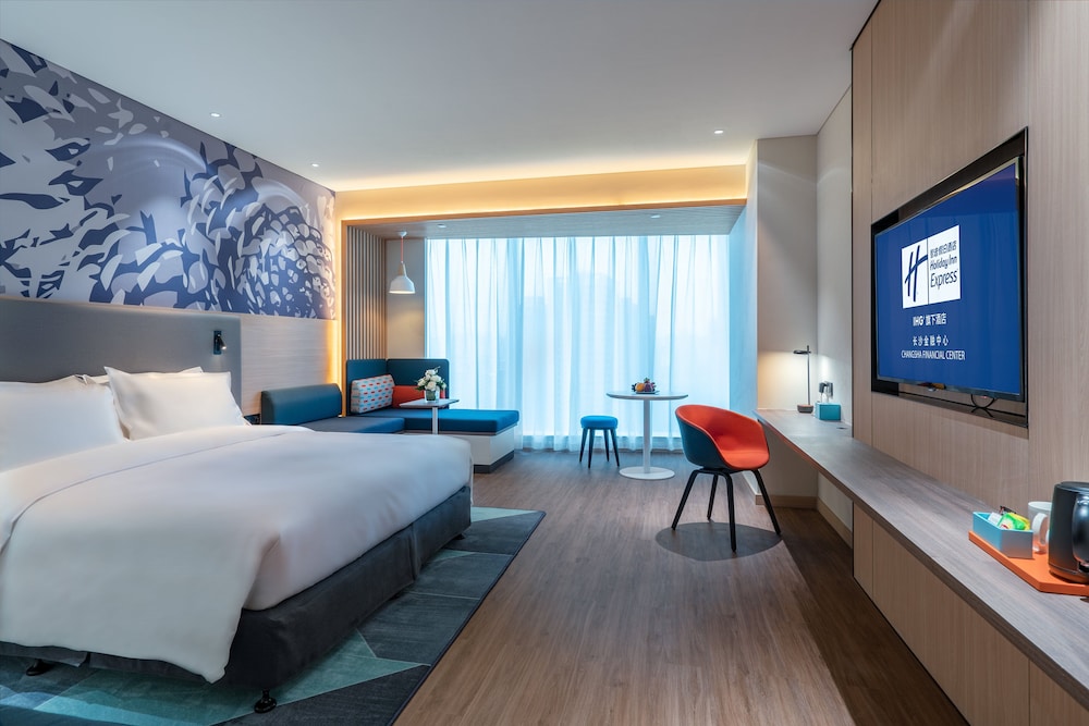 Standard, King Bed, Extra Floor Space, High Floor Space