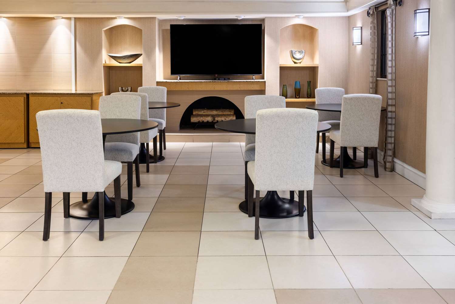 La Quinta Inn by Wyndham Pittsburgh Airport 24/36