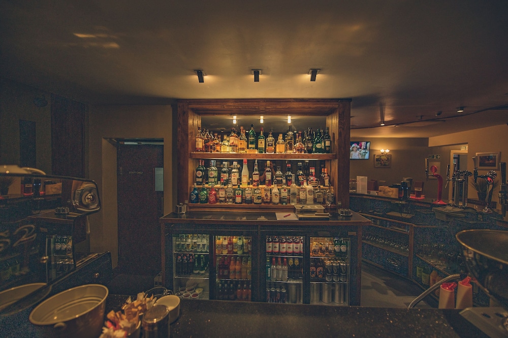 Cwrt Bleddyn Hotel & Spa 34/42