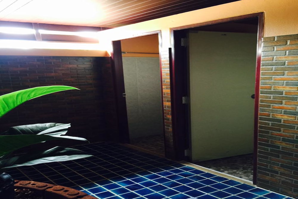 Phangan Barsay Hostel 12/26
