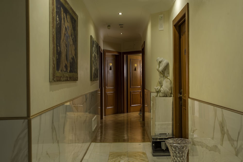 Luxury Rooms H 2000 Roma 43/53
