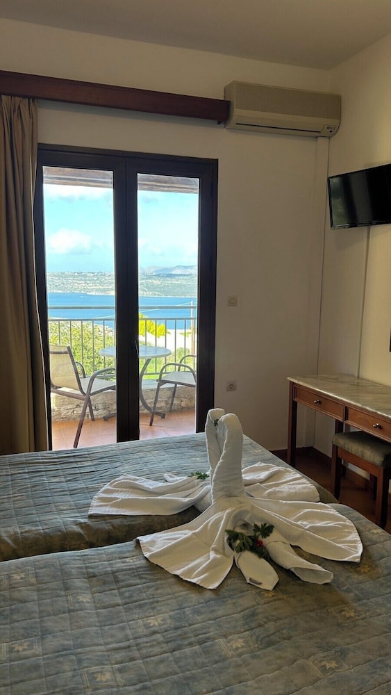 Areti Aparthotel 30/75