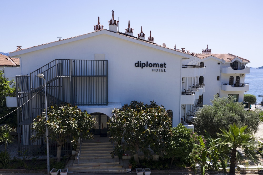 Diplomat Hotel 4/50