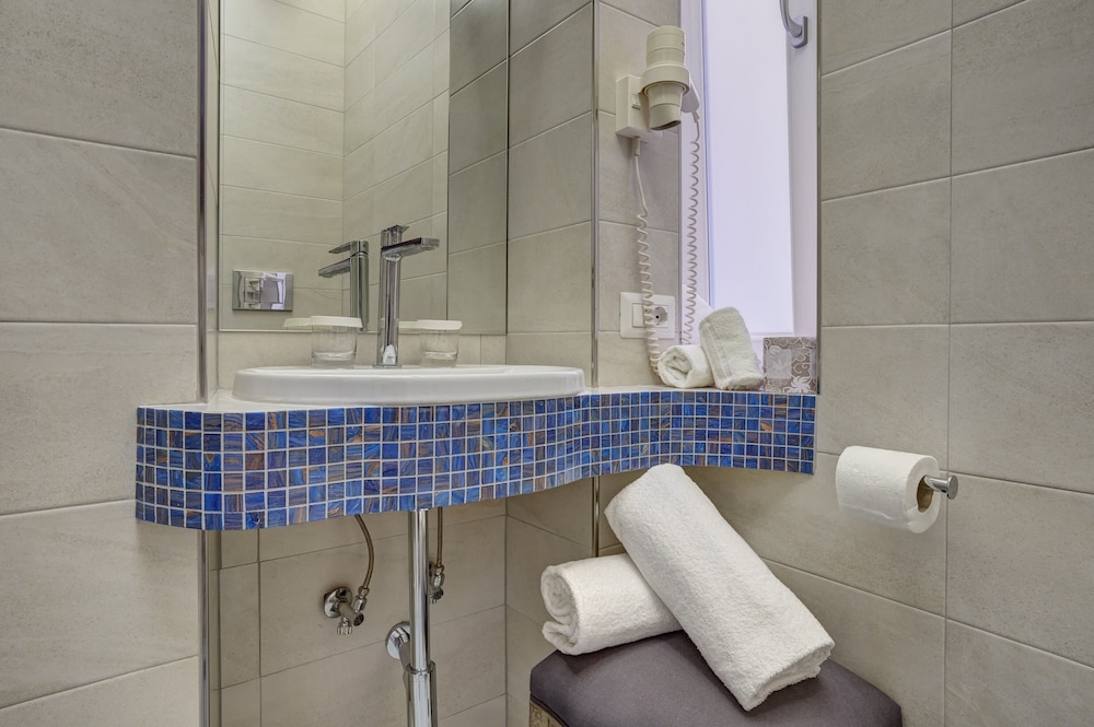 Spagna Boutique Luxury Suites 64/68