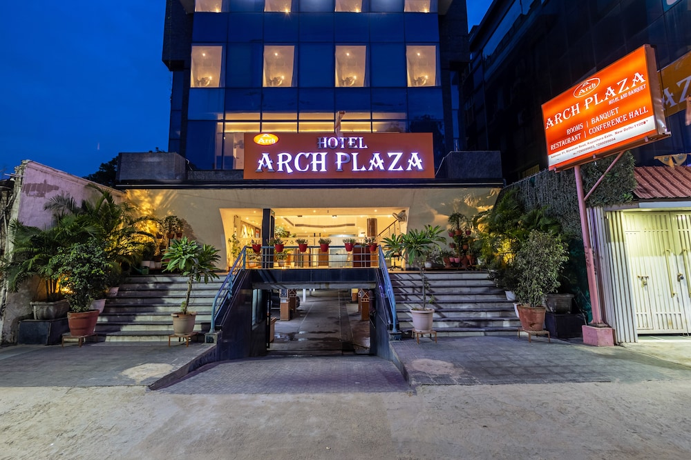 Hotel Arch Plaza 53/58