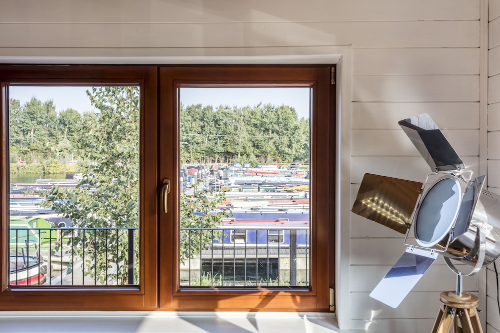Roydon Marina Village Hotel 31/49