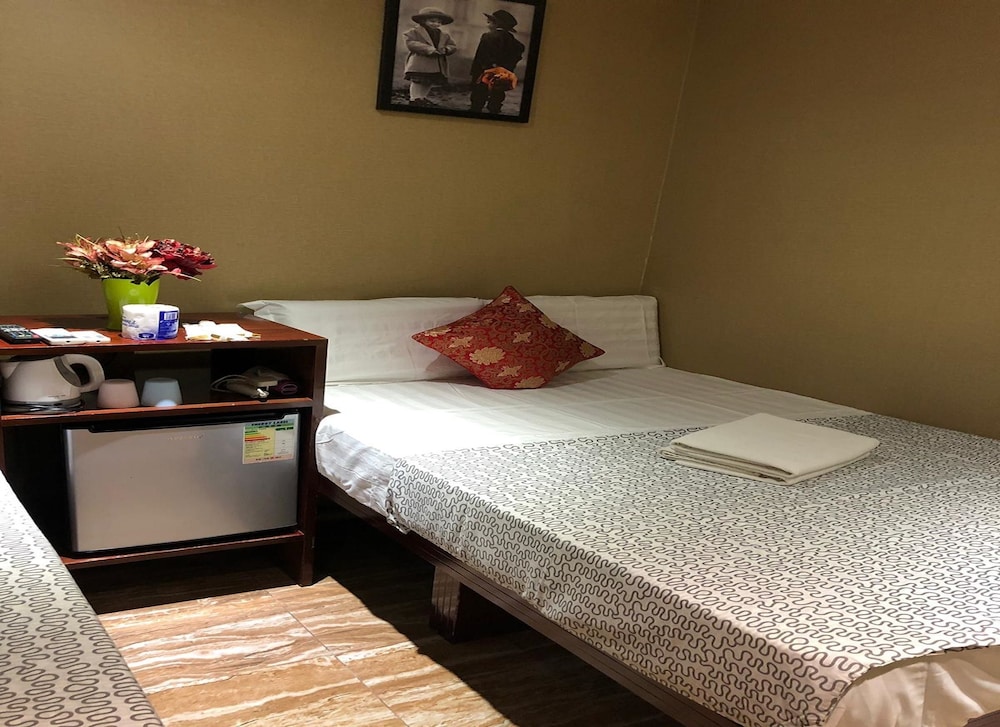 Rich Hotel 7/50