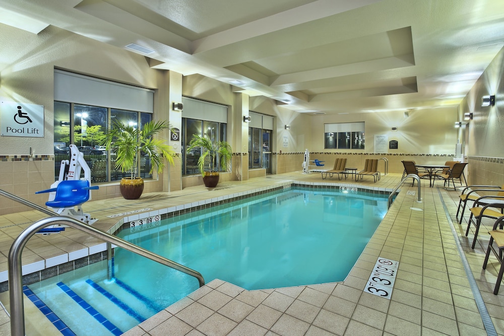 Holiday Inn & Suites Green Bay Stadium 5/39