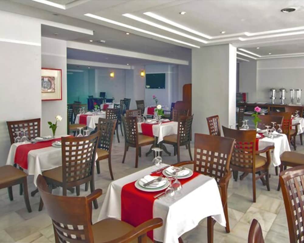 HOTEL ACROSS FEZ 14/18